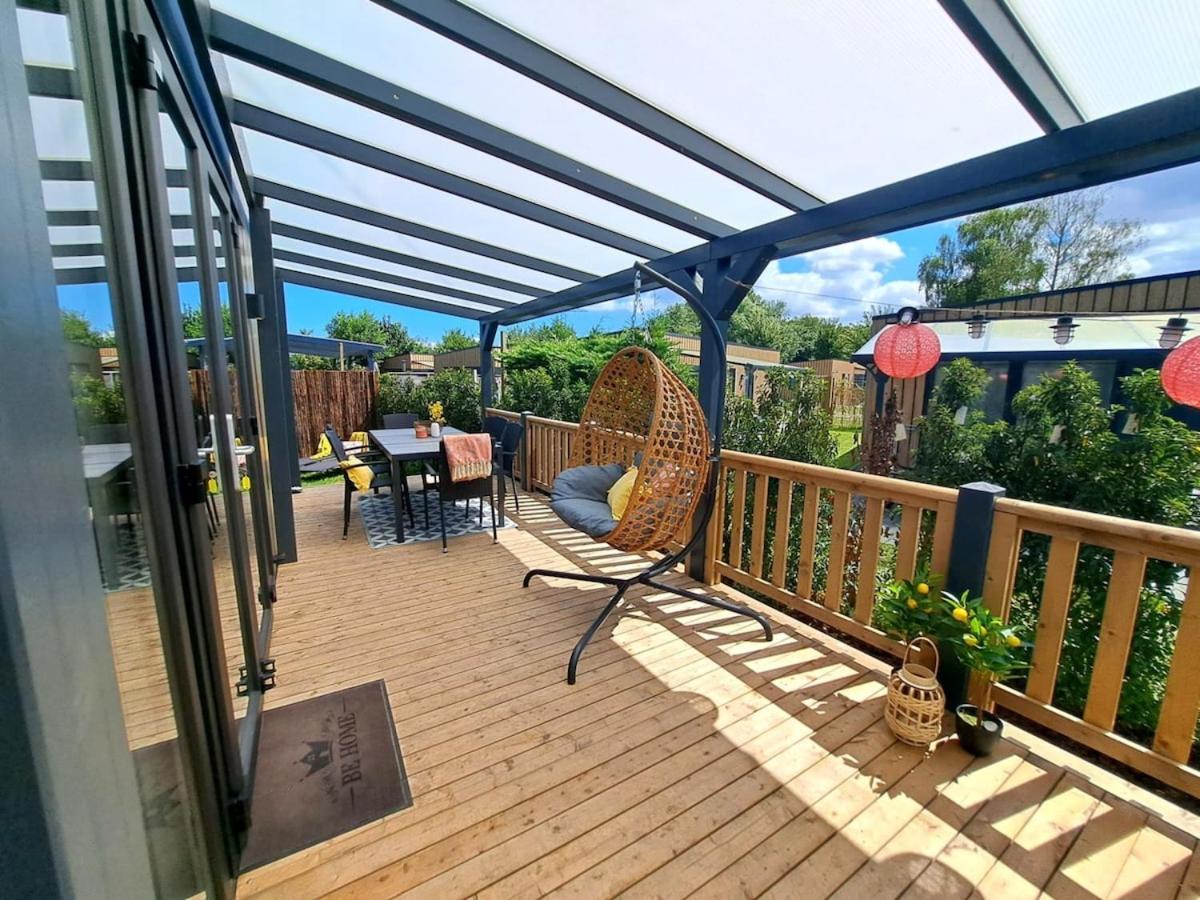 Luxe Chalet Met Veranda En Tuin , Nabij Zwembad Vp006 Heinkenszand ภายนอก รูปภาพ